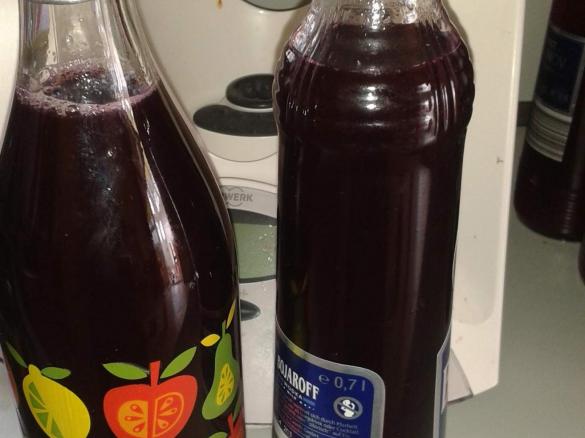 Traubenlikör (Weintraubenlikör aus roten Trauben)