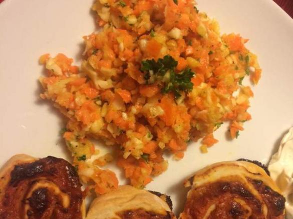 Erfrischender Karotten-Sellerie-Rohkostsalat