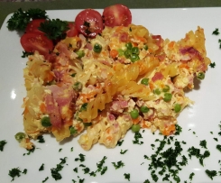  Gratin aus Spiralnudeln, Quark, Erbsen und Schinken