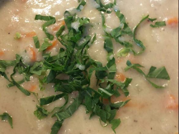 Kohlrabisuppe mit Möhren