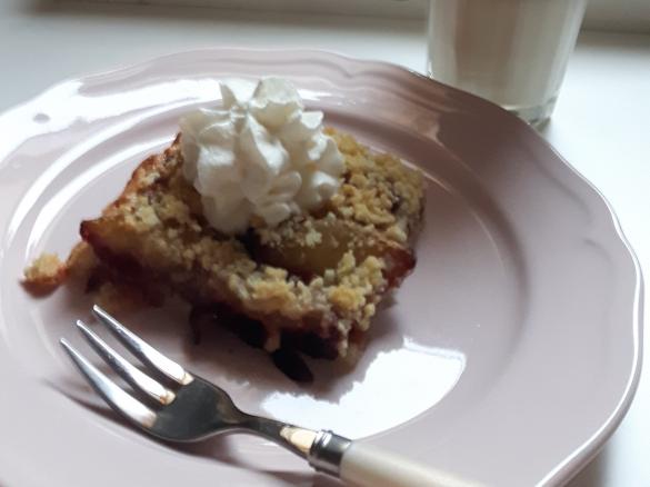 Pflaumenblechkuchen mit Streuseln
