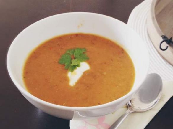 scharfe Linsensuppe mit Süßkartoffel
