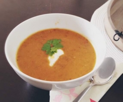 scharfe Linsensuppe mit Süßkartoffel