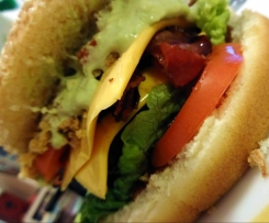 Chili-Cheese-Burger mit Guacamole