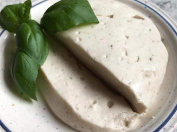Veganella (veganer Mozzarella-Ersatz) 