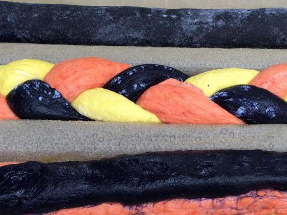 Deutschland- / WM + EM-Brot   Variation von bunter Brotzopf...Hingucker auf Büffet