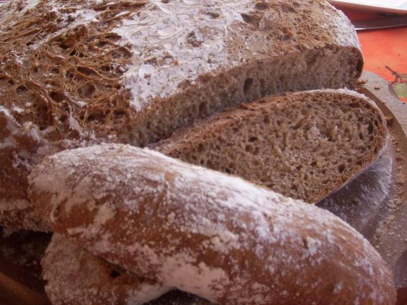 Weizen - Mischbrot und Körner..