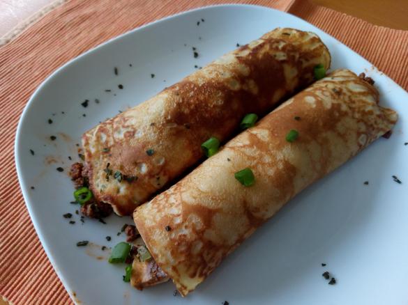 Hackgefüllte Pfannkuchen