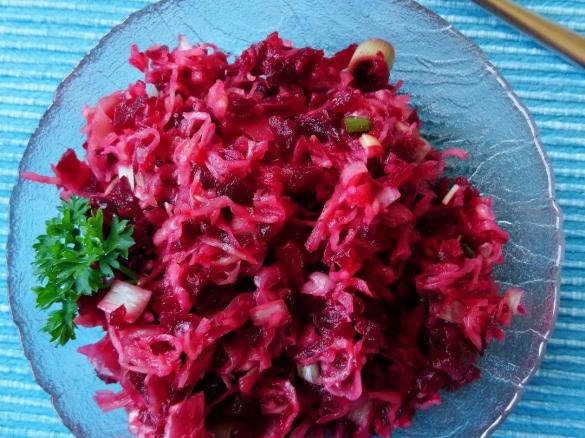 Sauerkrautsalat mit roter Bete