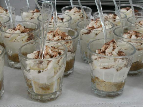 Limetten-Joghurt-Mousse mit Minze