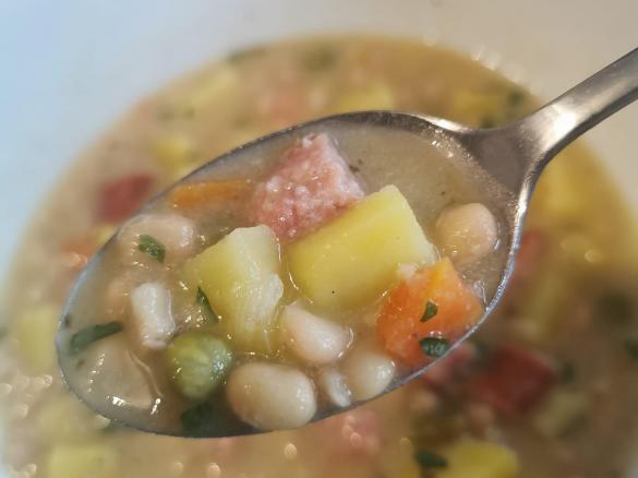 Weiße Bohnensuppe