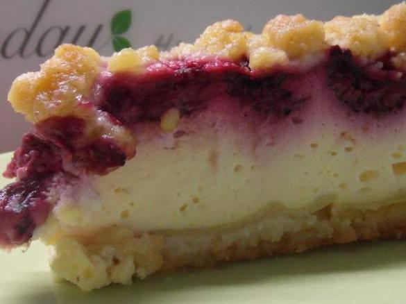 Beeren-Käsekuchen mit Kokos-Streusel