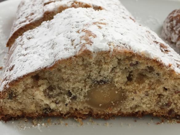 Quarkstollen mit Marzipankern