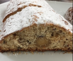 Quarkstollen mit Marzipankern