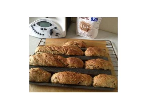 Baguette - aus Kamut- & Dinkelmehl mit Walnüßchen
