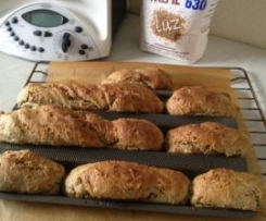 Baguette - aus Kamut- & Dinkelmehl mit Walnüßchen