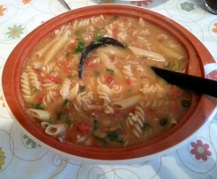 Feurige Tunfischnudeln für zwei (oder 3)