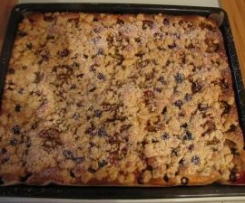 Sommerlicher Brombeer - Pflaumen - Eierlikörkuchen