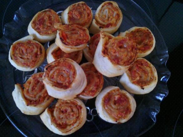 Pizza-Schnecken (Blätterteig)