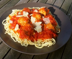 Hackbällchen in Tomatensoße mit Spaghetti