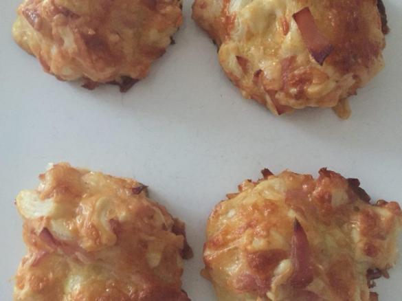 BLÄTTERTEIGKÄSESCHINKENKUGELN