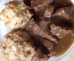 Malzbiergulasch mit Semmelknödel (all in one)