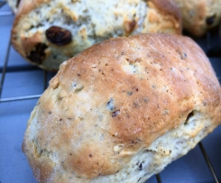 Rosinen-Quark-Brötchen mit Haselnüssen