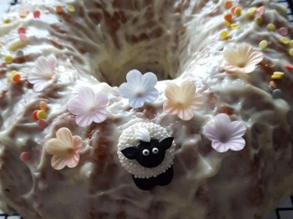 Möhrenkuchen mit Frischkäse-Topping