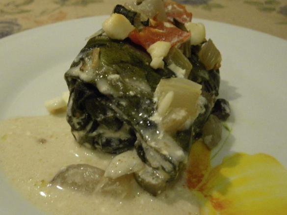 Mangoldröllchen gefüllt mit Schafskäse und Tomaten 