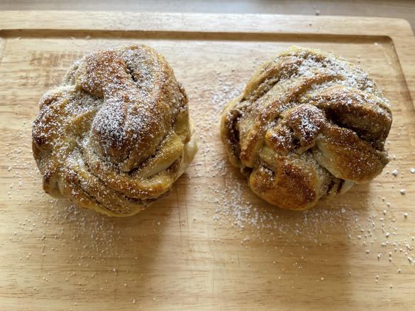 Schwedische Zimtknoten mit Mandelfüllung