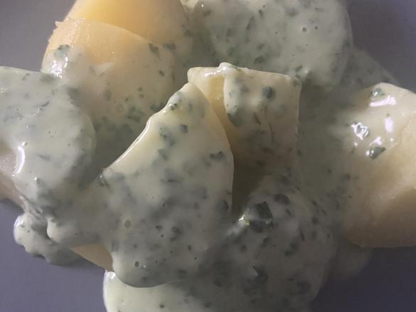 Grüne Sauce „Werder Bremen“ zu Salzkartoffeln