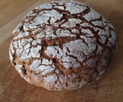 Roggenvollkornbrot mit Sonnenblumenkernen