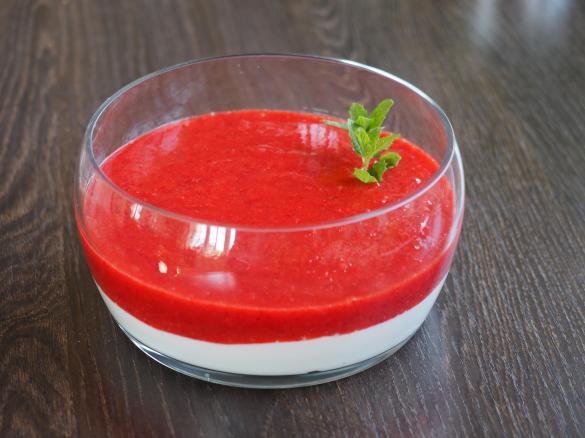 Holunderblüten-Erdbeeren-Quark