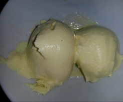 Cremiges Mangoeis ohne Ei