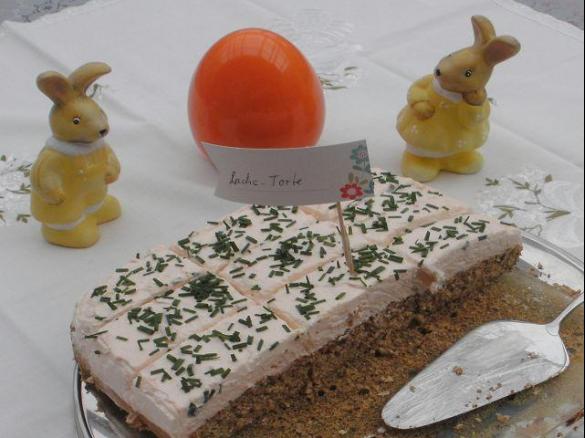 Lachs-Schwarzbrot-Torte