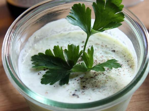 Kalte Gurkensuppe a la Roemme