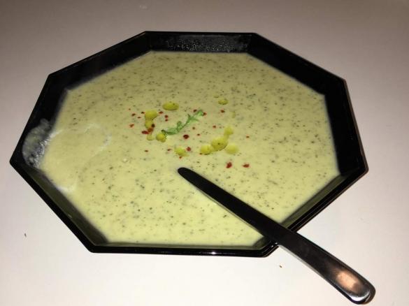 Lieblingssuppe #1 - Minzige Zucchini-Feta-Suppe