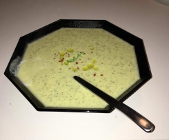 Lieblingssuppe #1 - Minzige Zucchini-Feta-Suppe