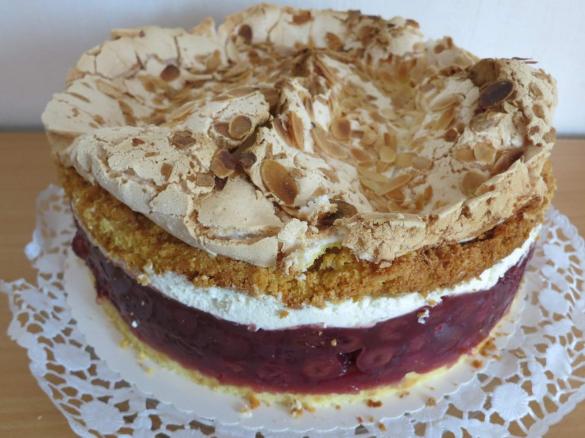 Kirsch-Baiser-Torte