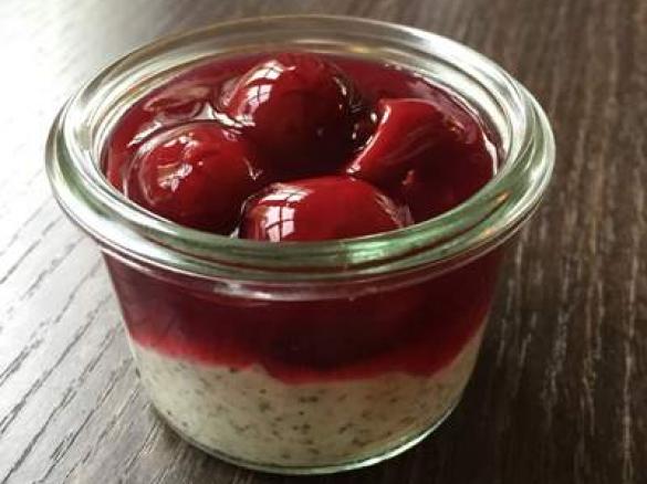 Mohn-Mascarpone-Kirsch-Dessert