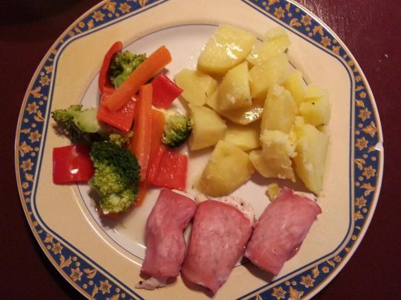 Hähnchenbrust im Schinkenmantel mit Kartoffeln und