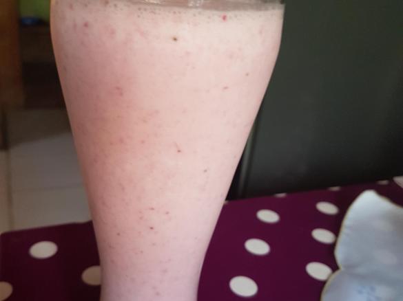 Erdbeer-Banane-Sahne-Shake