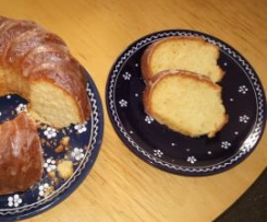 Einfacher Zitronenguglhupf