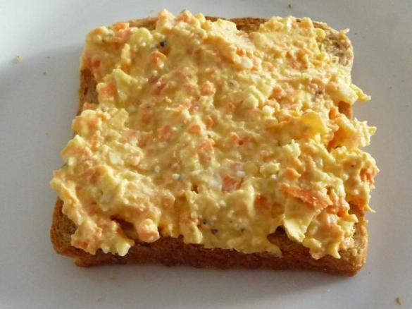 Frühlingshafter Käseaufstrich