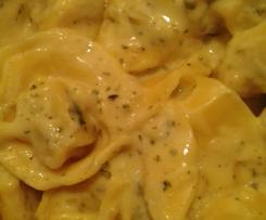 Nudelsauce mit Käse und Kräutern