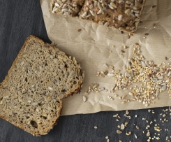 Saftiges Brot mit Körnern