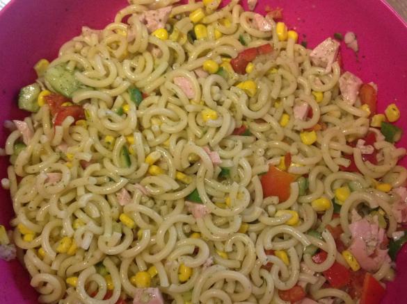 Nudelsalat mit Fleischwurst