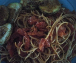 Frische fruchtige Tomatensoße vegan mit Spaghetti 