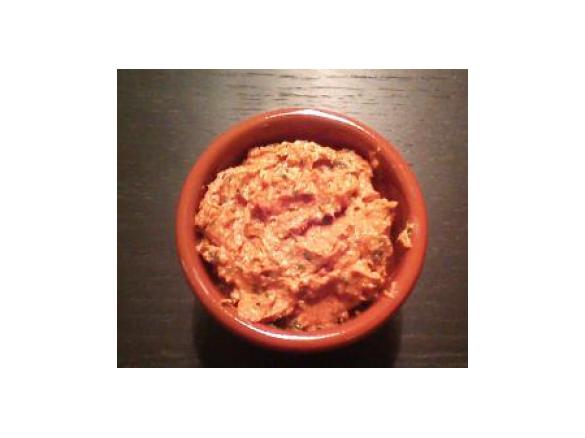 Variation von Minz-Harissa-Creme vegan