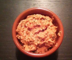 Variation von Minz-Harissa-Creme vegan